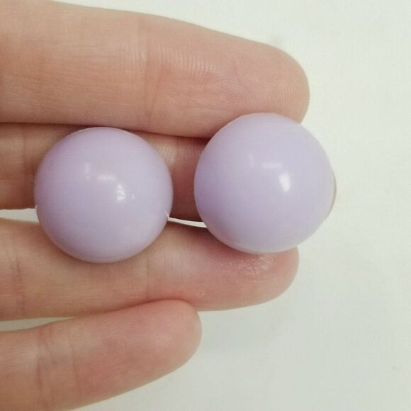 Vintage Lavender Pale Purple Dome Clip On Earrings, Plastic Lightweight - Picture 1 of 6